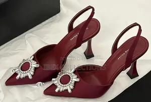 Wine Sweet Sunflower Metal Buckle Pointed High-Heeled Single Shoes.