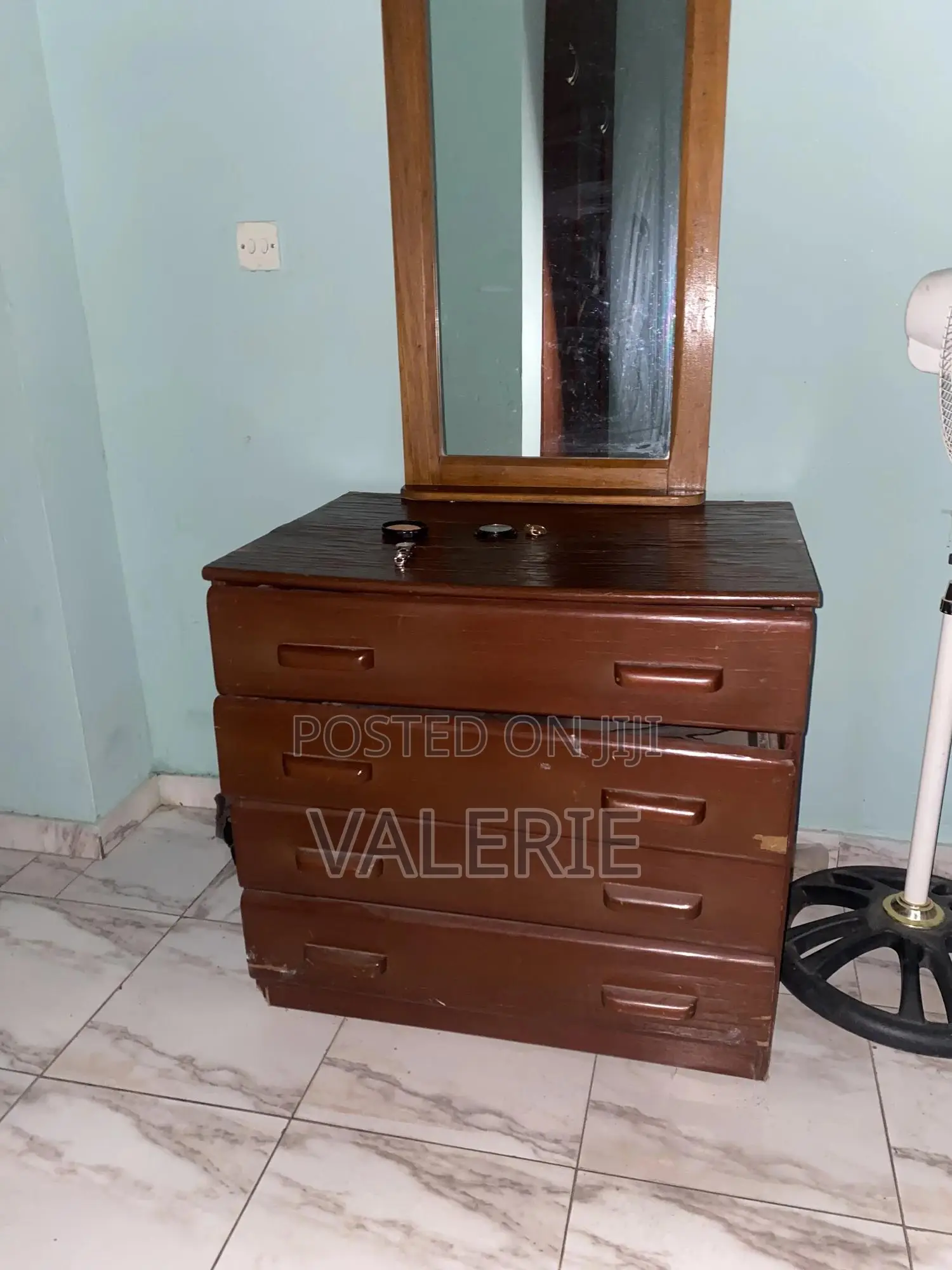 Four Layered Drawer Without Mirror
