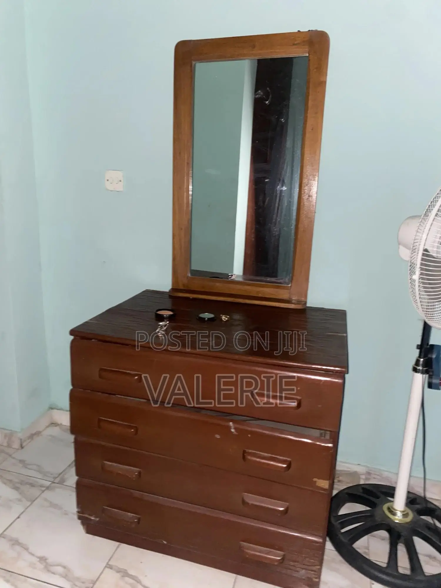 Four Layered Drawer Without Mirror