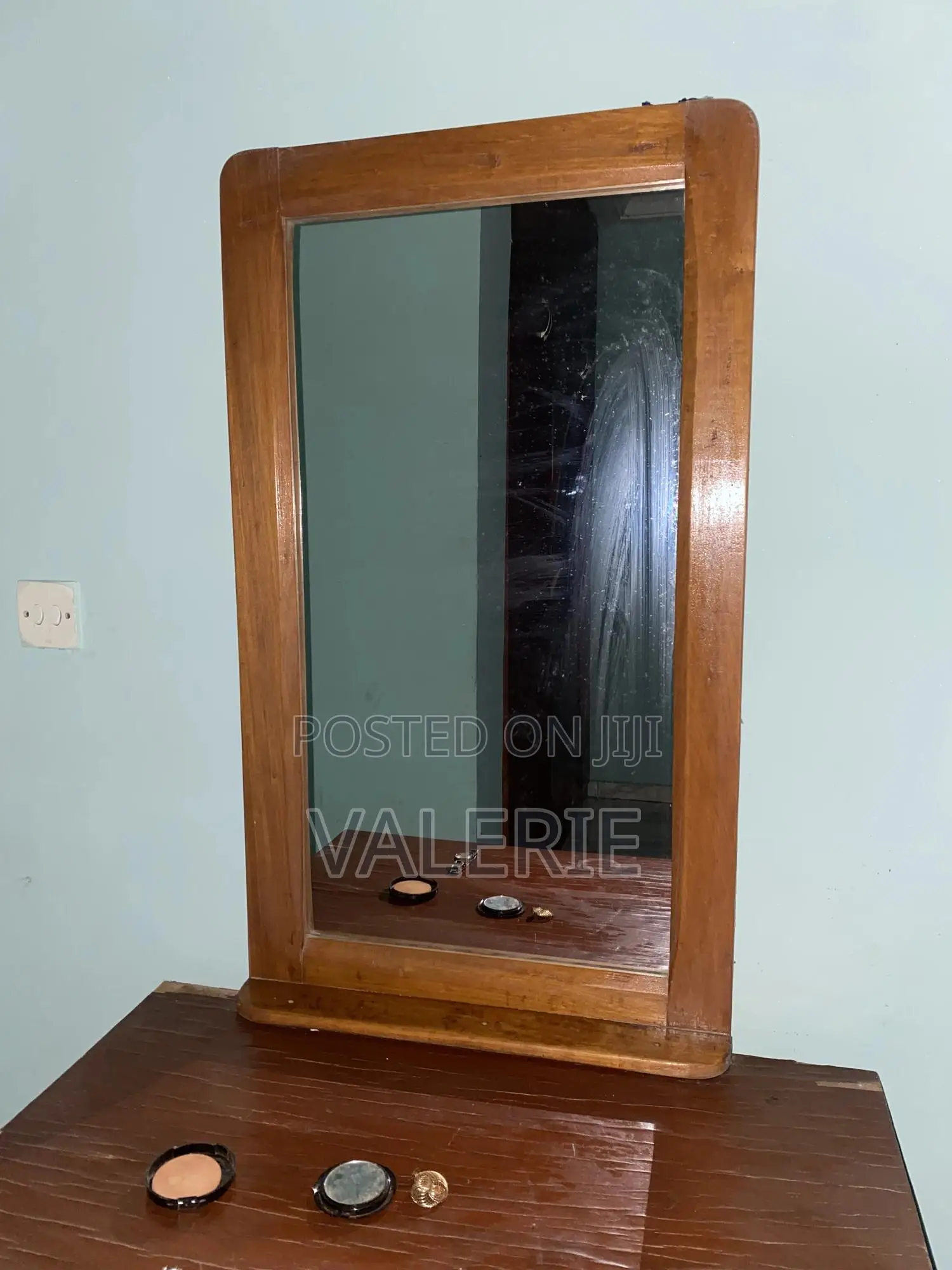 Four Layered Drawer Without Mirror