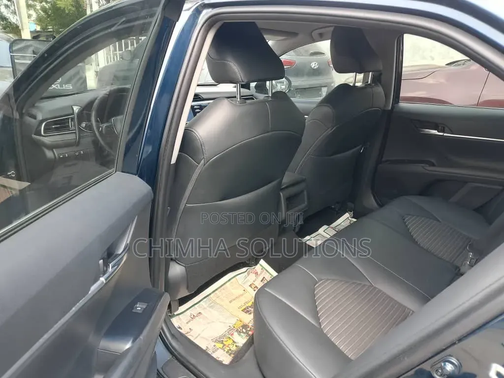Toyota Highlander SE 2012 Blue