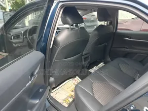 Toyota Highlander SE 2012 Blue