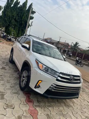 Toyota Highlander XLE V6 4x4 (3.5L 6cyl 6A) 2016 White