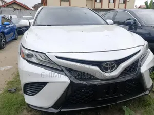 Toyota Camry XSE (2.5L 4cyl 8A) 2019 White