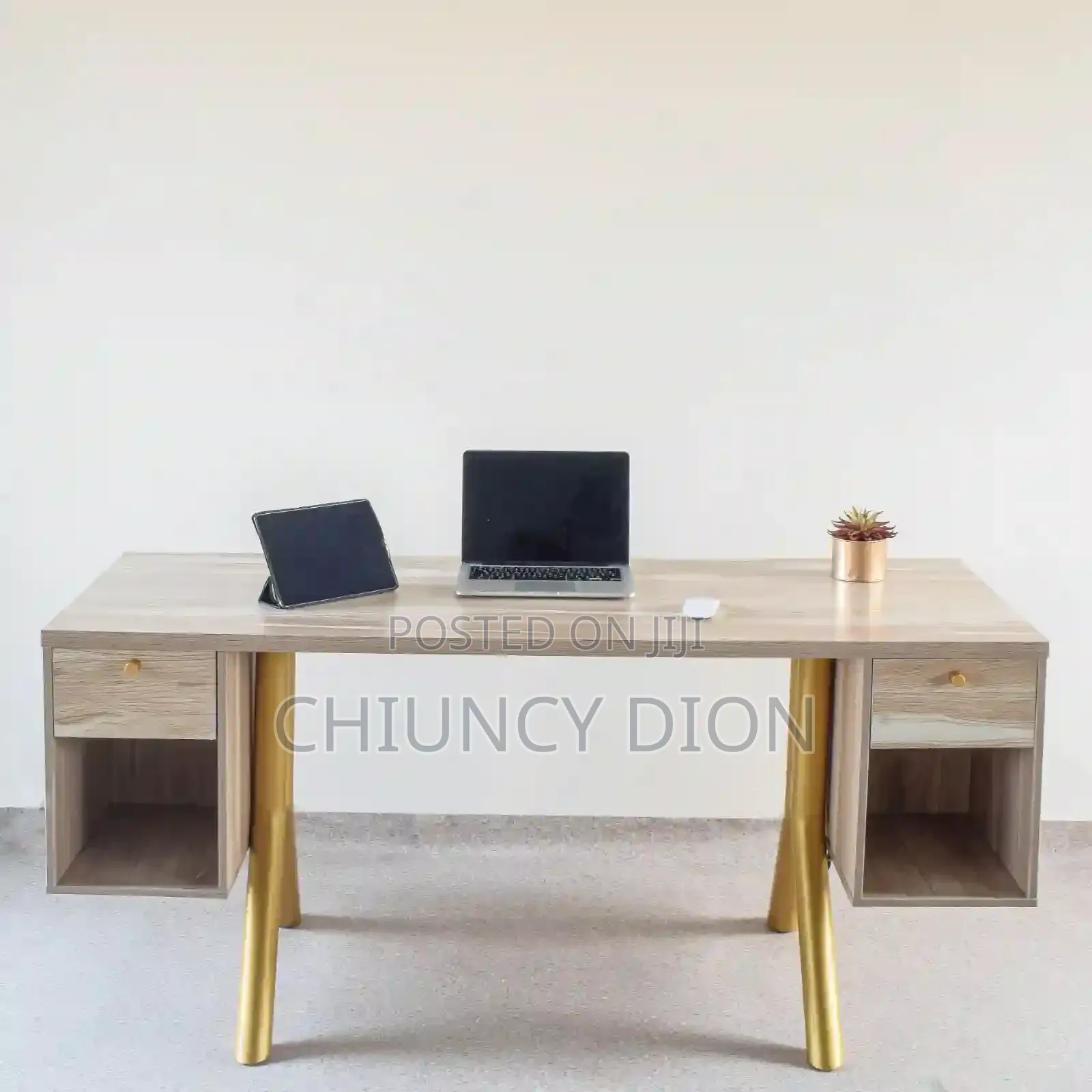 Cupio Desk (Executive Work Table)