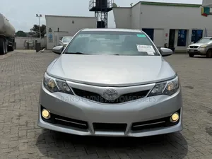 Toyota Camry SE 4dr Sedan (2.5L 4cyl 6A) 2012 Silver