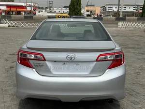 Toyota Camry SE 4dr Sedan (2.5L 4cyl 6A) 2012 Silver