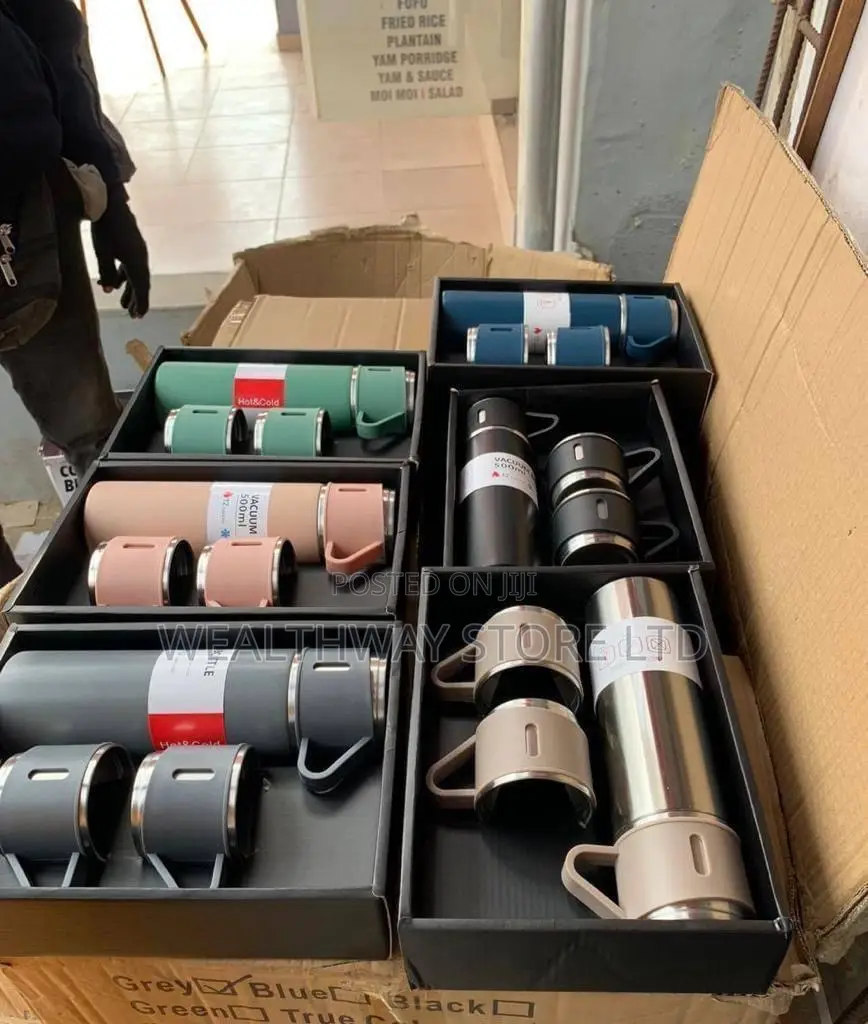 Vacuum Flask With 2 Extra Cups