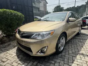 Toyota Camry LE 4dr Sedan (2.5L 4cyl 6A) 2012 Gold