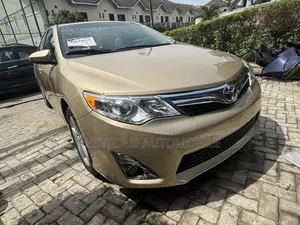 Toyota Camry LE 4dr Sedan (2.5L 4cyl 6A) 2012 Gold