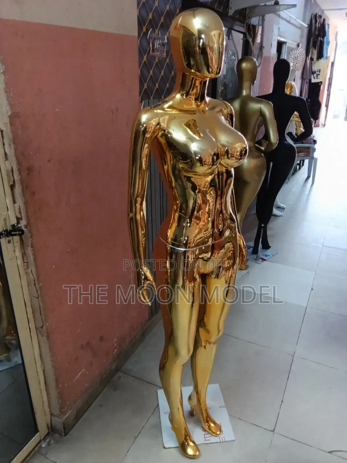 Female Gold Mannequin