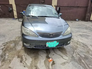 Toyota Camry XLE V6 4dr Sedan (3.0L 6cyl 5A) 2005 Green