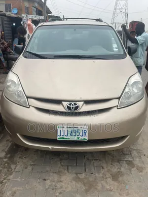 Toyota Sienna LE AWD 2005 Gold