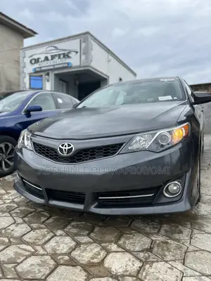 Toyota Camry 2012