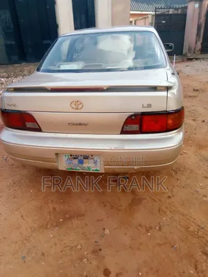 Toyota Camry 2000 Gold