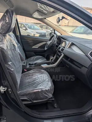 Mitsubishi Xpander Ultimate 2021 Gray