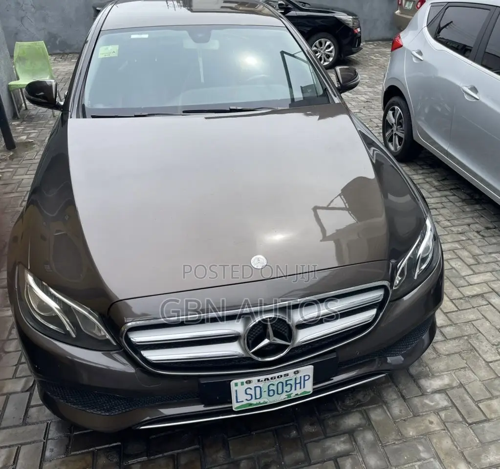 Mercedes-Benz E300 2018 Brown