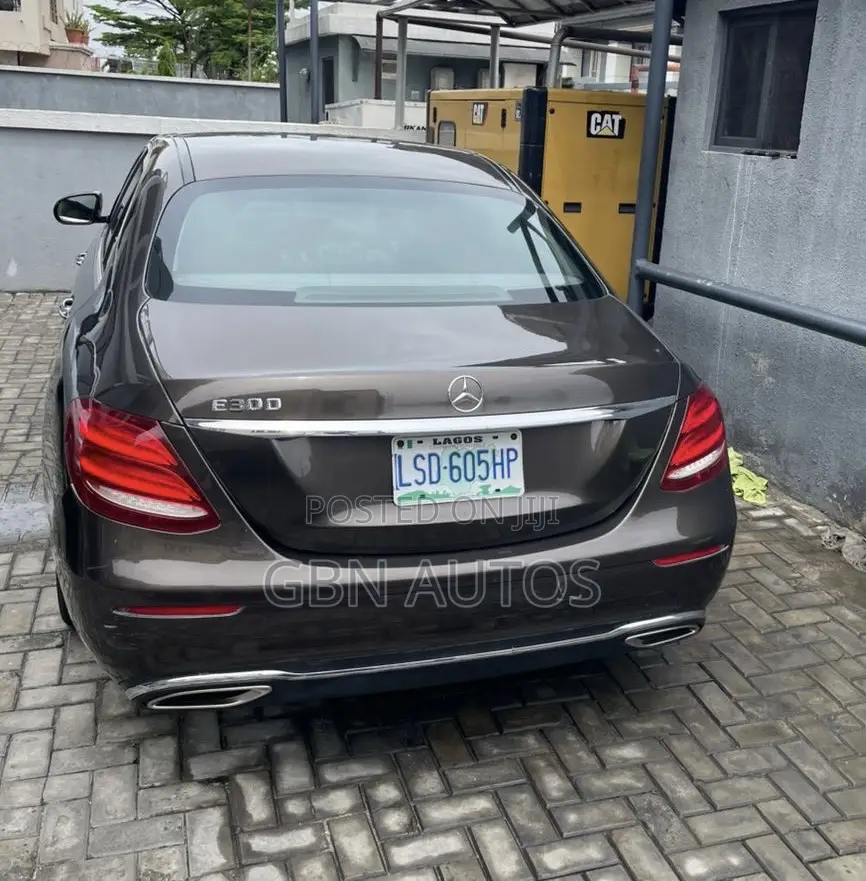 Mercedes-Benz E300 2018 Brown