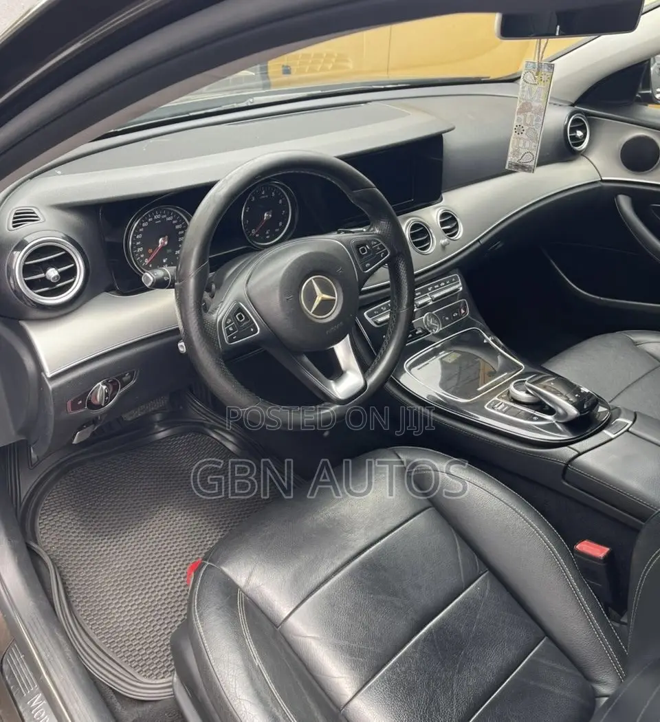 Mercedes-Benz E300 2018 Brown