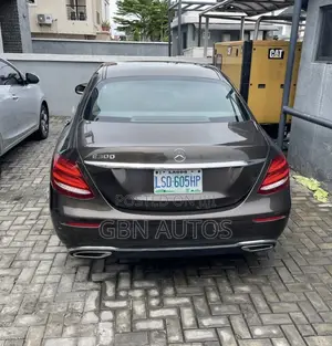 Mercedes-Benz E300 2018 Brown