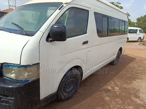 Toyota HiAce 2011