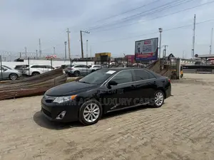 Toyota Camry XLE 4dr Sedan (2.5L 4cyl 6A) 2013 Black