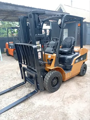 2.5tons Caterpillar Forklift