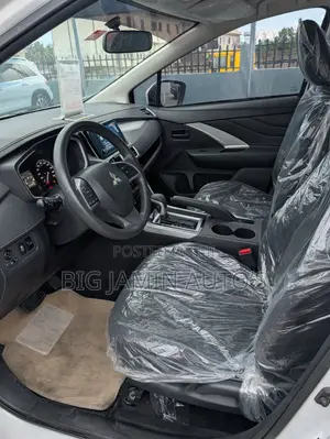 Mitsubishi Xpander 2023 White