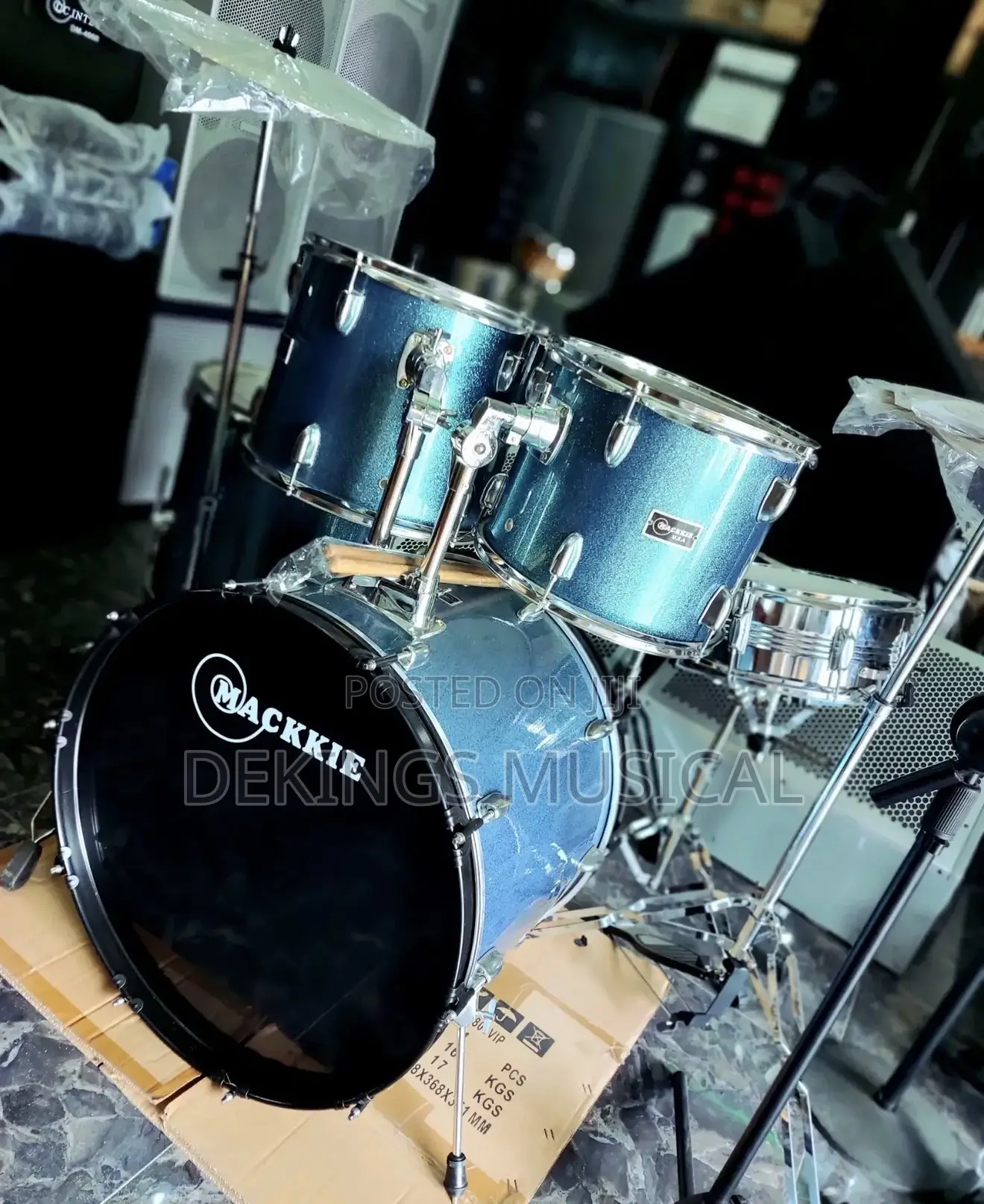 Professional Mackie 5 Piece Drumset