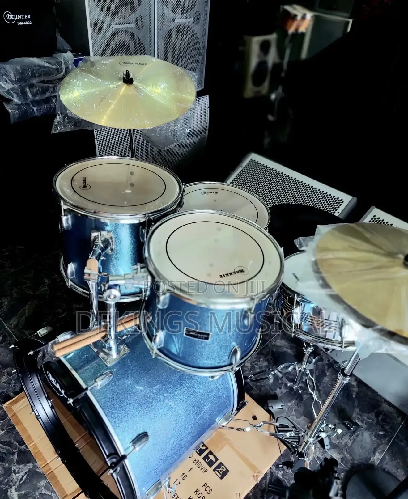 Professional Mackie 5 Piece Drumset