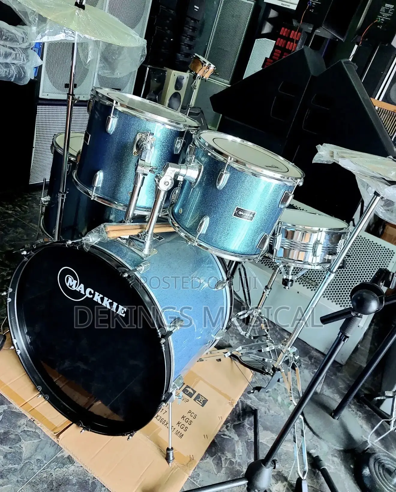 Professional Mackie 5 Piece Drumset
