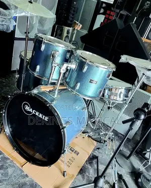 Professional Mackie 5 Piece Drumset