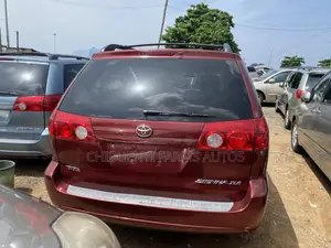 Toyota Sienna XLE FWD 2006 Red