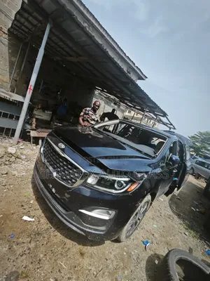 Kia Sedona 2020 Windscreen Glass Available Installed at Chimatex