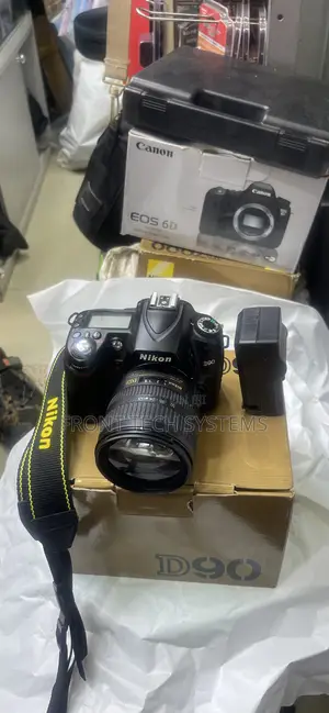 Nikon D90 With 18/70mm Zoom Lens