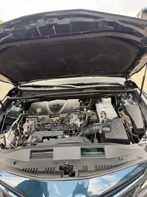 Toyota Camry SE FWD (2.5L 4cyl 8AM) 2018 Blue