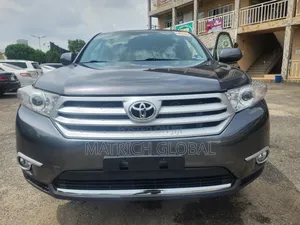 Toyota Highlander Plus 3.5L 4WD 2013 Gray