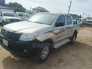 Toyota Hilux 2014 Silver