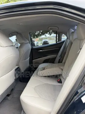 Toyota Camry SE FWD (2.5L 4cyl 8AM) 2018 Blue