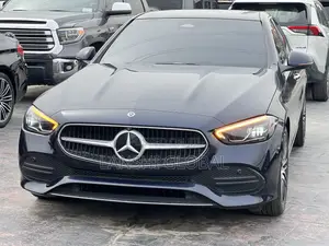 Mercedes-Benz C300 2023 Blue