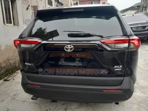 Toyota RAV4 XLE FWD 2019 Black