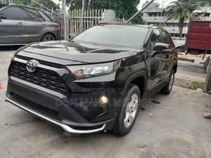 Toyota RAV4 XLE FWD 2019 Black