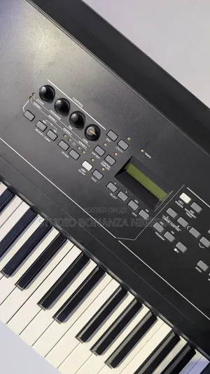 Yamaha Kx8 Studio Midi Controller Keyboard