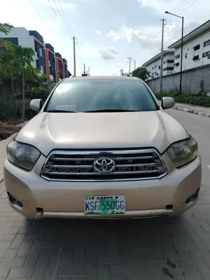 Toyota Highlander Limited AWD 2024 Gold