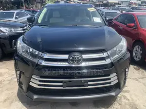 Toyota Highlander XLE 4x4 V6 (3.5L 6cyl 8A) 2018 Black