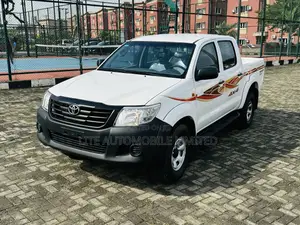 Toyota Hilux 2015 White