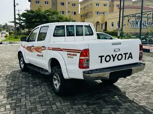 Toyota Hilux 2015 White