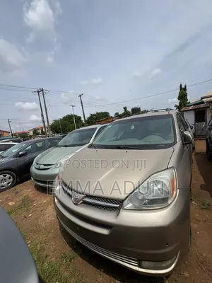 Toyota Sienna XLE 2005 Gold