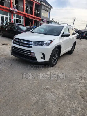 Toyota Highlander XLE 4x4 V6 (3.5L 6cyl 8A) 2018 White