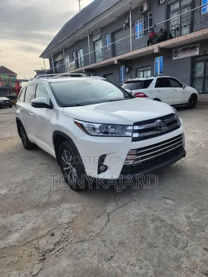 Toyota Highlander XLE 4x4 V6 (3.5L 6cyl 8A) 2018 White